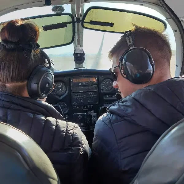 Learn2Fly-On-AvPay-student-and-pilot